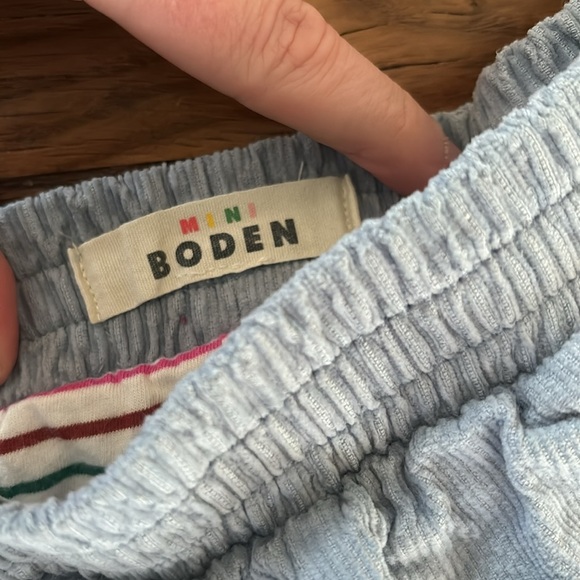 Mini Boden Light blue corduroy pants with heart pockets and embroidered flowers - Picture 5 of 11